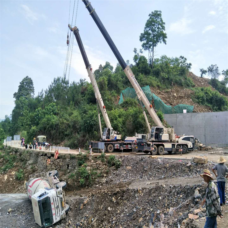 蕉岭汽车掉沟里叫吊车救援要多少钱